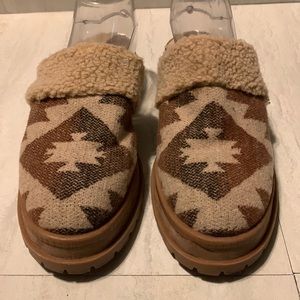 Jessica Simpson Women's Aztec Boho Slip On Tan Faux Fur Ebiyra Mules Size 10M